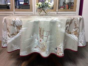 Nappe Rennes des neiges, chalets. traîneaux, sapins, fond beige-marron, ronde 100% coton natté