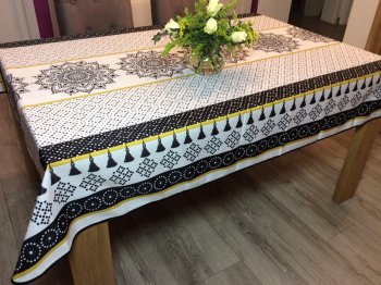 Nappe Méridiana, arabesques noirs sur fond blanc, rectangulaire linéaire, 100% polyester anti-taches