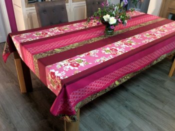 Nappe Fleurs roses, linéaire, rose-bordeaux-vert, rectangulaire, 100% coton