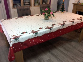 Nappe Père Noël, étoiles et cadeaux, blanc-rouge, rectangulaire, 100% polyester anti-taches