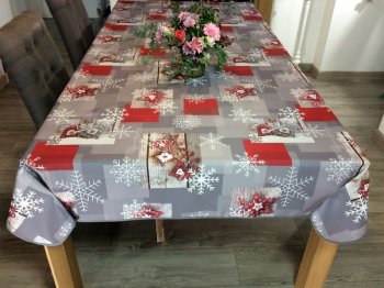 Nappe Noël, flocons de neige, étoiles et coeurs, carreaux rouge et gris, rectangulaire 150x300 cm, 100% polyester anti-taches