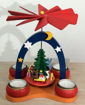 Pyramide Bonhomme de neige, rouge-bleu-vert, 19x16 cm, bois découpé au laser