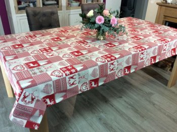 Nappe Baltique, carreaux Vichy, cerfs, sapins, coeurs, flocons, galons, rouge-beige, rectangulaire, polycoton jacquard réversible