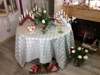 Nappe de Noël, Salla, sapins allover, beige irisé, carrée 200x200 cm, polycoton jacquard réversible