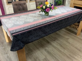 Nappe Addict, bleu ou rose, rectangulaire, 100% polyester anti-taches