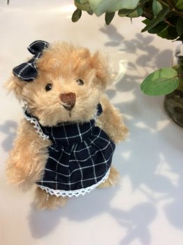 Peluche mini-oursonne, robe carreaux bleu marine, polyester, 15 cm