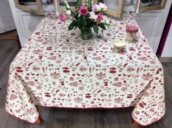 Nappe Méli-Mélo, motifs alsaciens rouge, sur un fond crème, carrée 180x180 cm, 100% coton natté