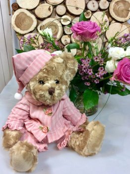 Peluche Ours, pyjama rose ou bleu à rayures blanches et bonnet de nuit, polyester, 32 cm