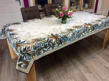 Nappe Feuillage multicolore, centrée, sur fond blanc ou bleu, rectangulaire 145x250 cm, polycoton jacquard