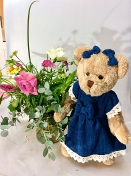 Peluche oursonne, robe velours bleu marine, noeud et dentelle, polyester, 33 cm