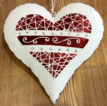 Coeur blanc-rouge, bombé, décoré d'arabesques, géométriques et perles, 20x20x3 cm, métal