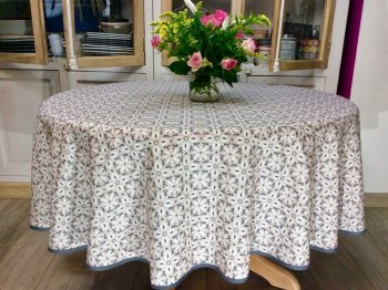 Nappe Carreaux de fleurs, blanc-gris, sur un fond beige, ronde Ø 180 cm, 100% polyester anti-taches
