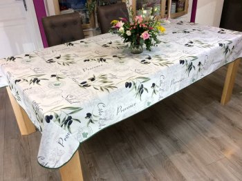 Nappe provençale Olives, sur fond blanc, rectangulaire, 100% polyester anti-taches