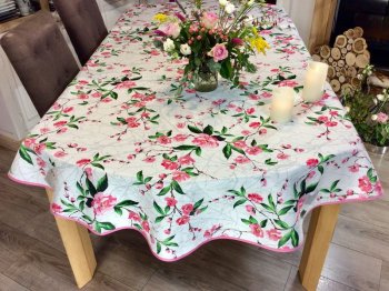 Nappe Fleurs roses, feuilles vertes, sur fond blanc, ovale 150x240 cm, 100% polyester anti-taches