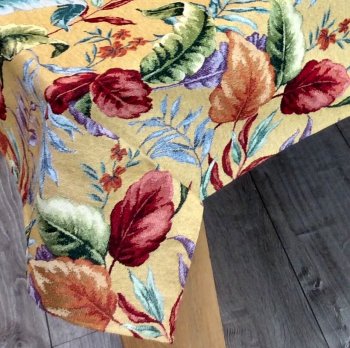 Nappe Feuilles multicolores, sur un fond jaune vénitien, carrée, polycoton Jacquard