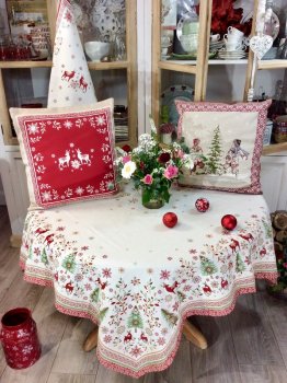 Nappe Montagne Vallée, rennes, sapins, flocons, beige-rouge ou écru-rouge-vert, centrée et réversible, carrée 145x145 cm, polycoton jacquard