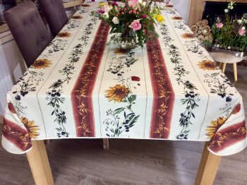 Nappe provençale, Tournesols olives, fond bordeaux-jaune, rectangulaire, 100% polyester anti-taches